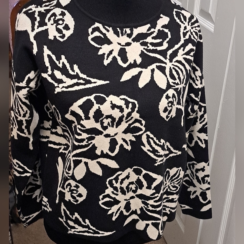 NWT Cyrus Women's Black & White Knit Sweater Size P